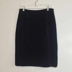 Ann Taylor Lined black Velvet skirt size 8